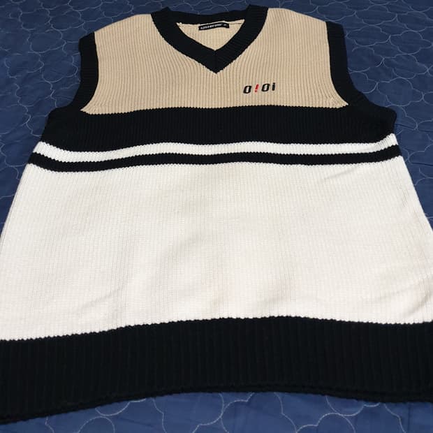 5252oioi 시그니처 로고 배색 니트 베스트 조끼 베이지 (F)