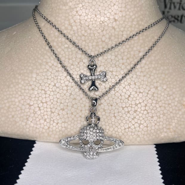 비비안웨스트우드 아카이브 화이트 크리스탈 스컬헤드 레이어 팬던트 목걸이