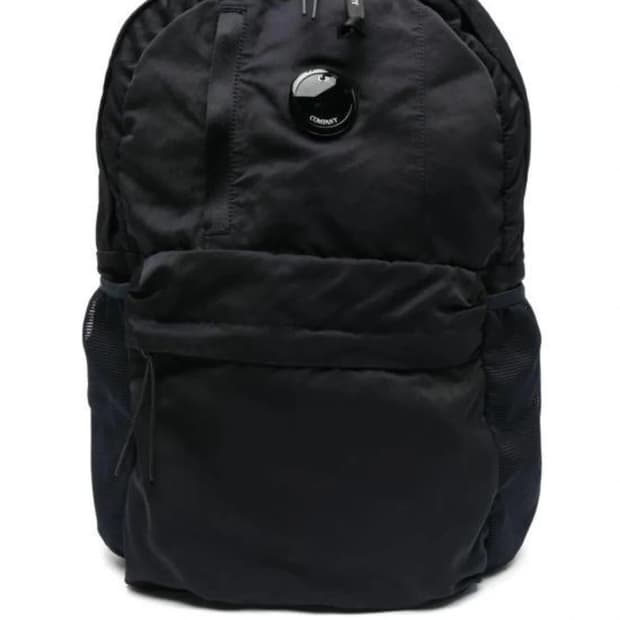 씨피컴퍼니 렌즈 백팩 블랙 구해요