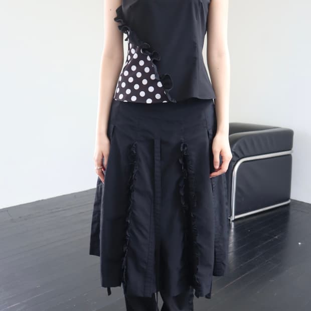 바하윤 RUFFLE RIBBON SKIRT (BLACK)