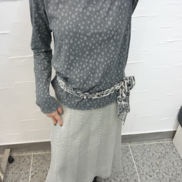 그레이 도트 티셔츠