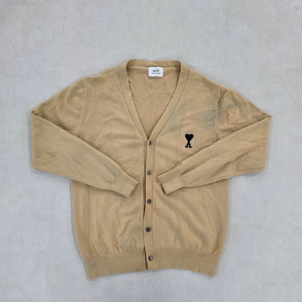 하트로고 브이넥 니트 가디건 0224J