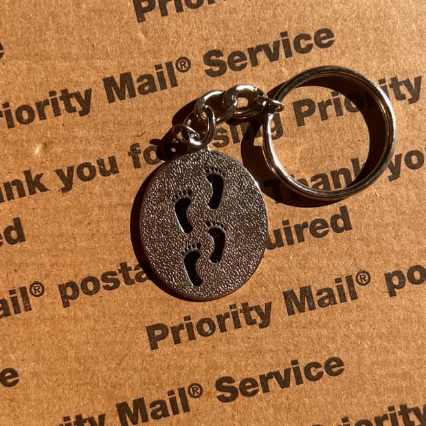 90s vtg Footprints Metal Keyring