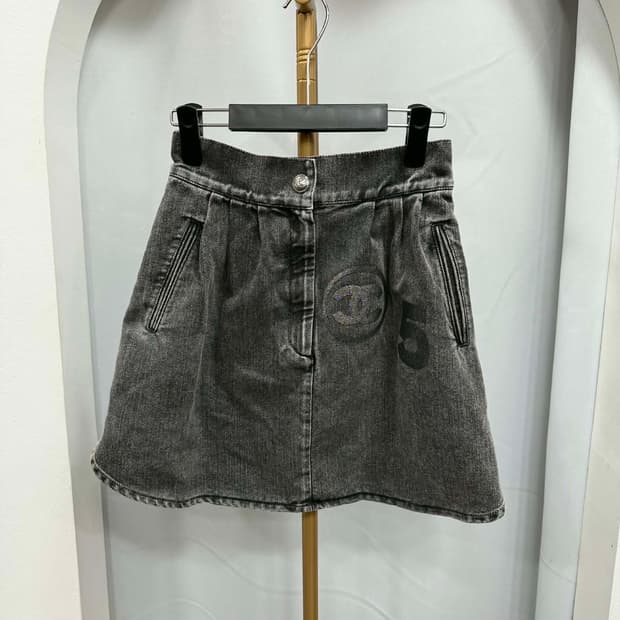 백화점판 샤넬 넘버5 미디 데님스커트 36사이즈 