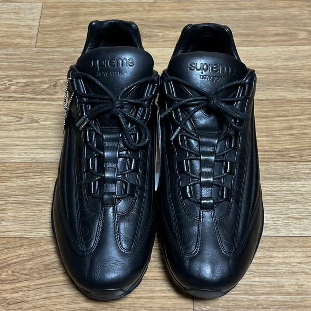 나이키 슈프림 에어맥스 95 럭스 트리플 블랙 290사이즈