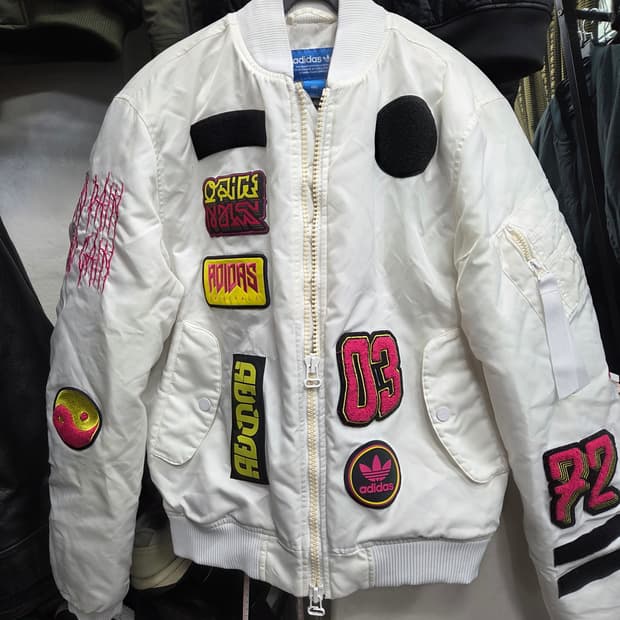 아디다스   화이트  봄보  자켓
