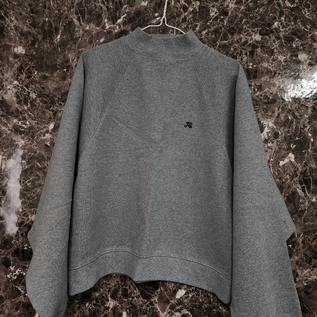 아보르 루즈핏 맨투맨 새상품