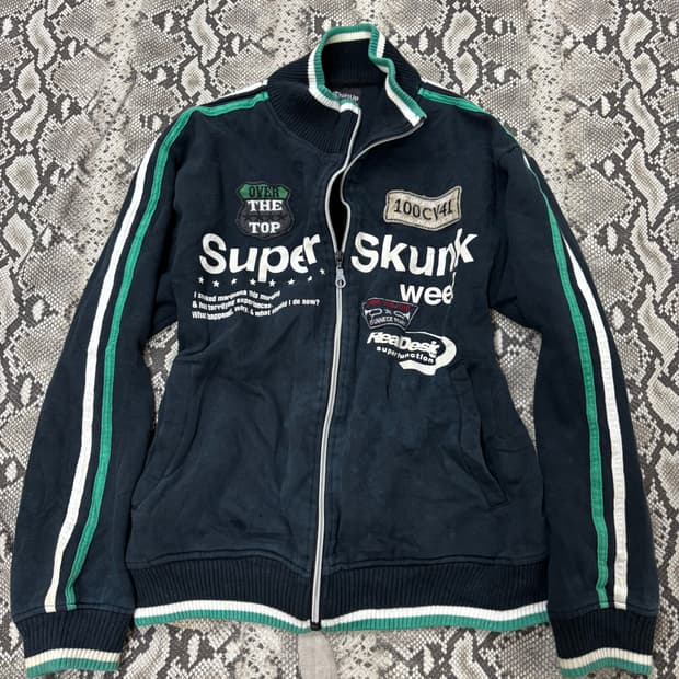 “Vintage” Y2K Kitsch Mood Zip Up