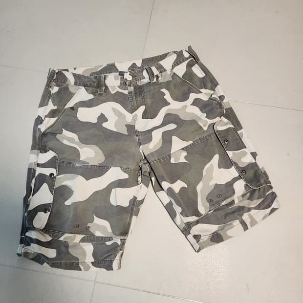 아르마니 밀리터리 카고 버뮤다 팬츠