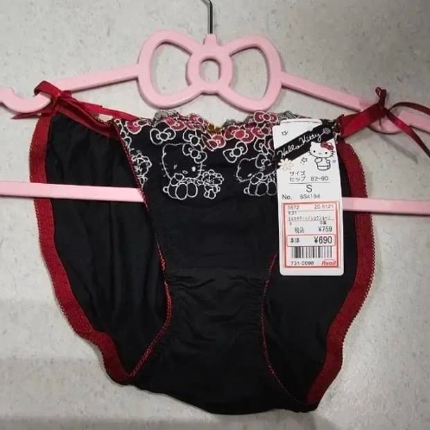  일본)헬로키티 자수 팬티 블랙레드 S
