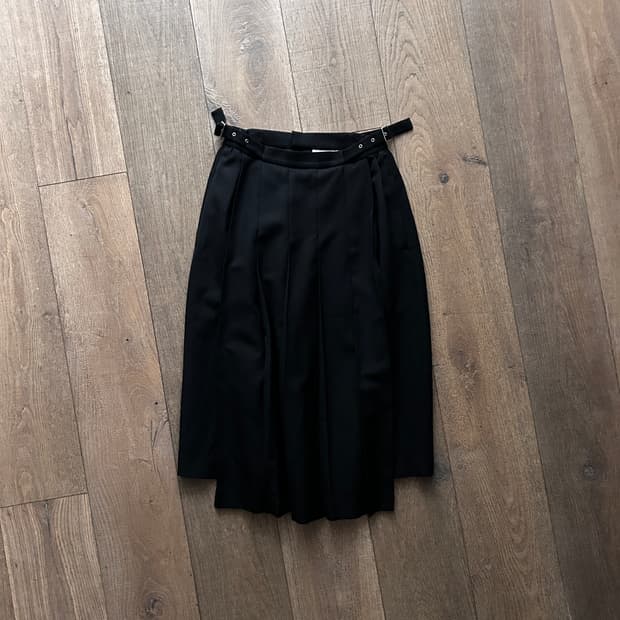 Docking Pleats Side Belt Skirt