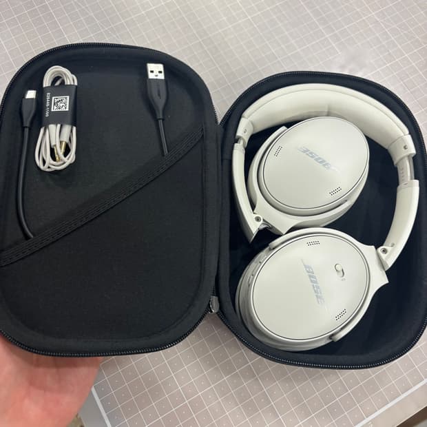 보스 QC45 화이트 스모키