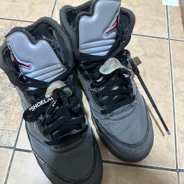 조던5 오프화이트 레트로SP 블랙 모슬린 275 팝니다