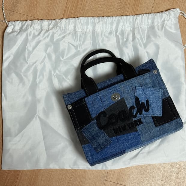 코치 카고 데님 토트백