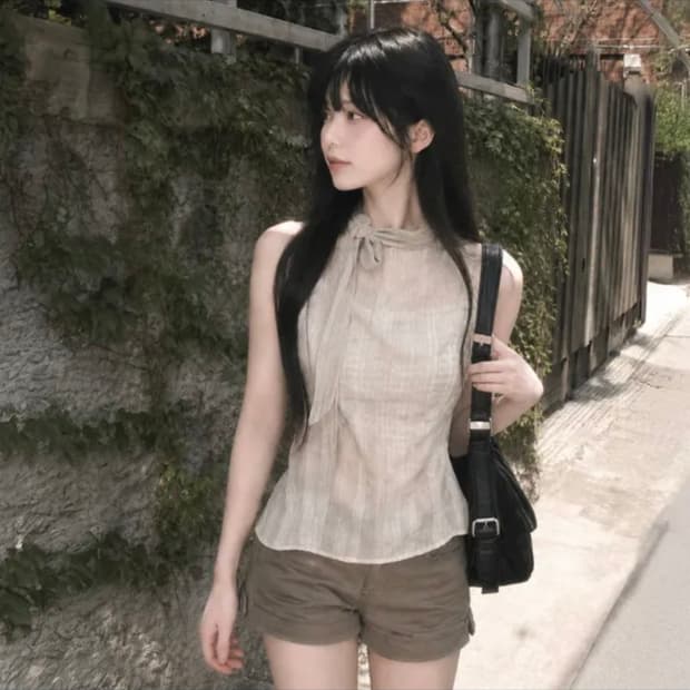(새상품)하이넥 체크 타이 머플러 주름 시스루 민소매 나시 블라우스