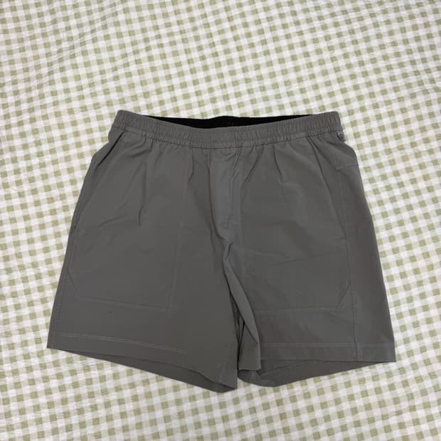 룰루레몬 보우라인 5인치 쇼츠 남성 m 새상품급 판매합니다.
