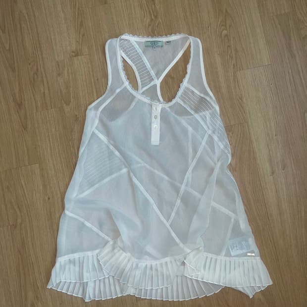 guess layered top