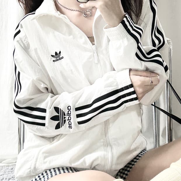 아디다스 화이트 삼선 나일론자켓