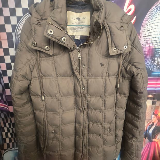  아베크롬비 앤 피치
(Abercrombie & Fitch)다운패딩 카키