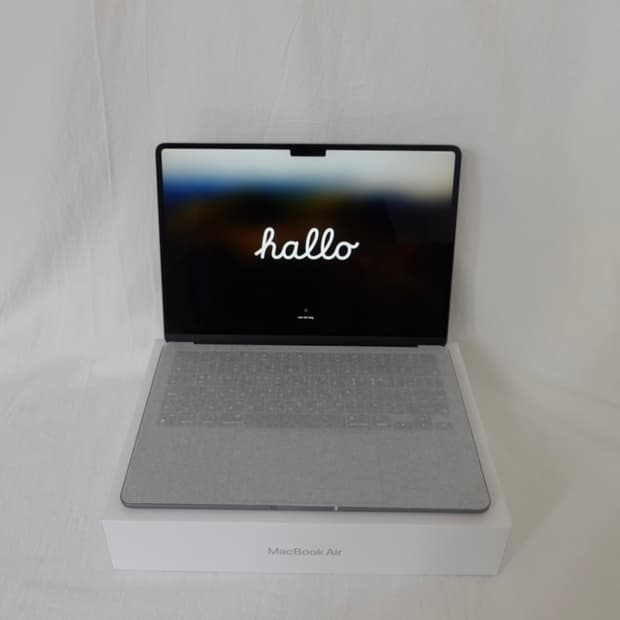 맥북 에어13 M2 8코어 256GB• 8GB