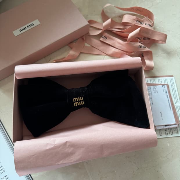 미우미우 벨벳 리본 헤어핀. 새제품