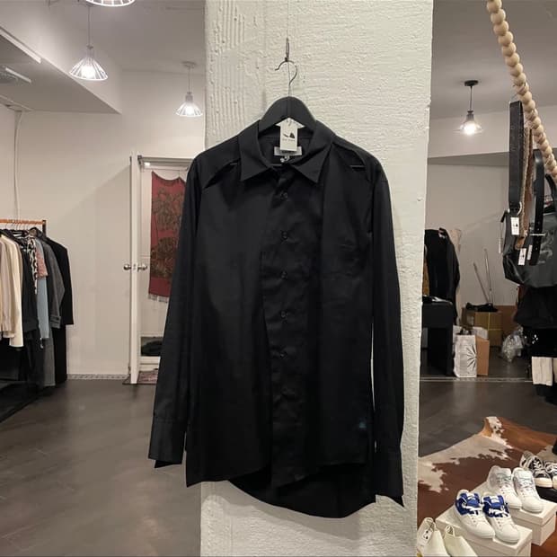 설밤 컷아웃 비대칭 셔츠 M 사이즈