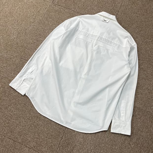 솔리드옴므 백로고 셔츠