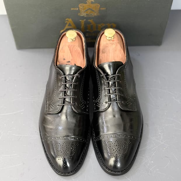 [9.5E] 알든 2146 블랙 코도반 메달리온 캡토 더비