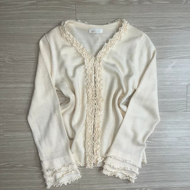 아이보리 프릴 니트 가디건