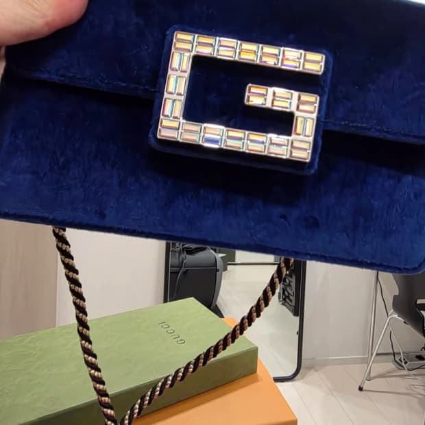 구찌 크리스탈 벨벳 GG마몽 클러치 블루 이브닝백