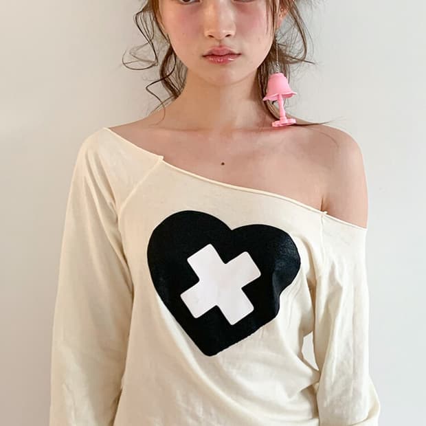 샵페어리 cross heart cut off t-shirt (cream)