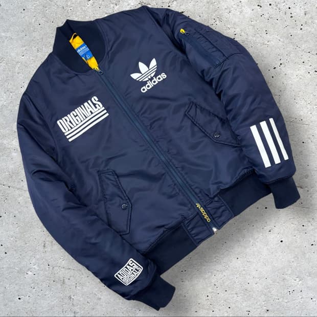 [85] 아디다스 오리지널스 네이비 봄버 자켓 B382