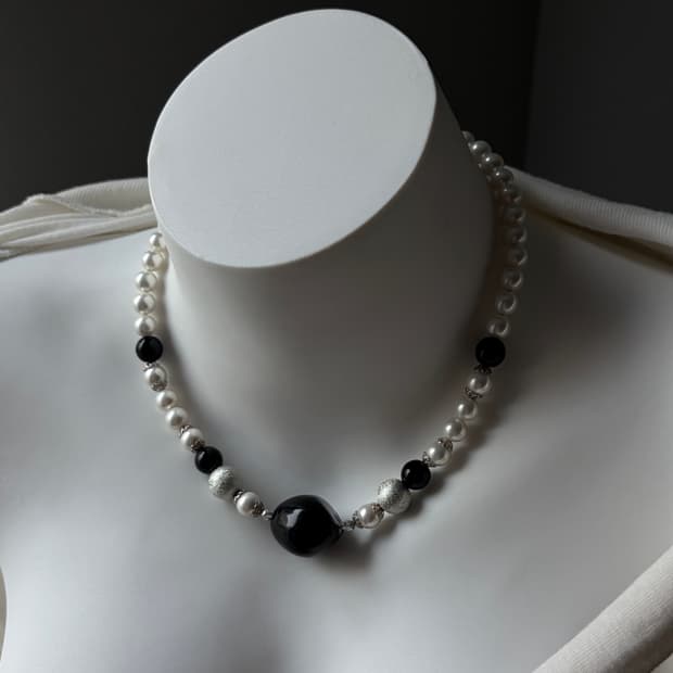 Mono Heart Pearl Choker