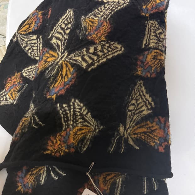 캐피탈 측융 울 나비 happy 머플러 os