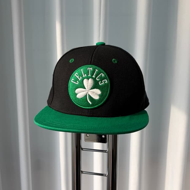 아디다스 x NBA 보스턴 셀틱 스냅백 모자