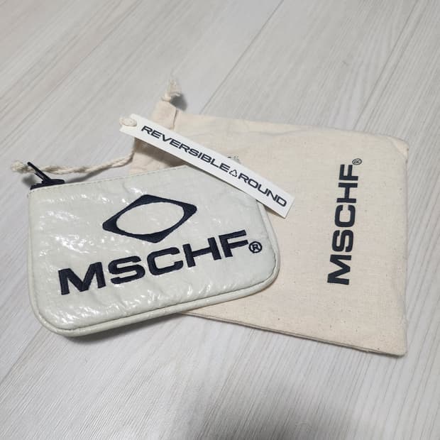 새상품 미스치프 카드지갑