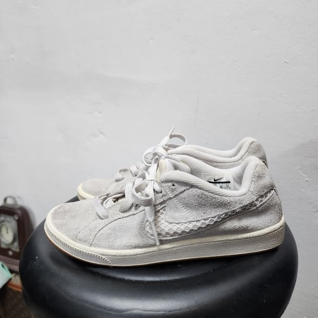 나이키 스웨이드 코트 로얄 프리미엄 스니커즈