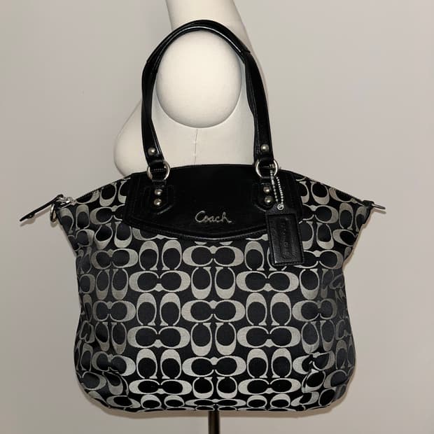 📦Coach black and white shoulder bag