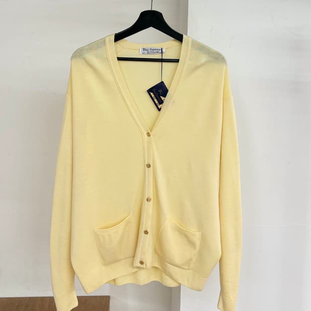 버버리 옐로우 금장 메리노 울 가디건