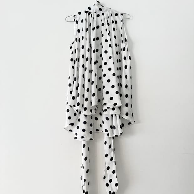 Dot glossy pintuck halter blouse
