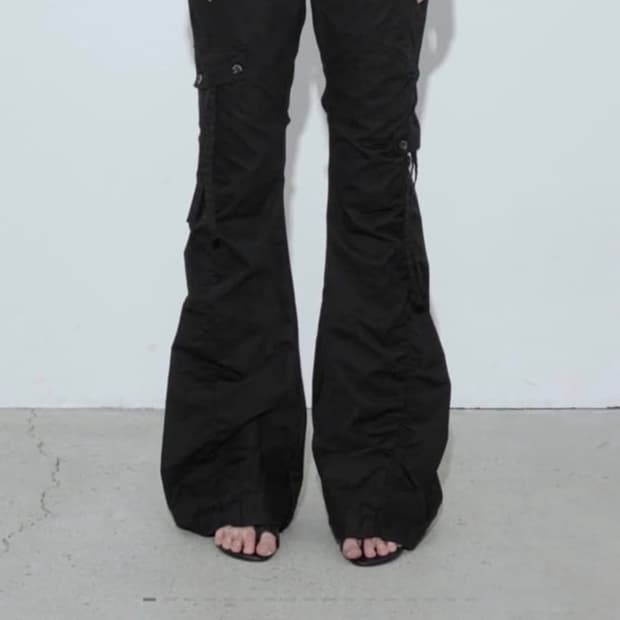 WASHED SHIRRING CARGO PANTS, BLACK