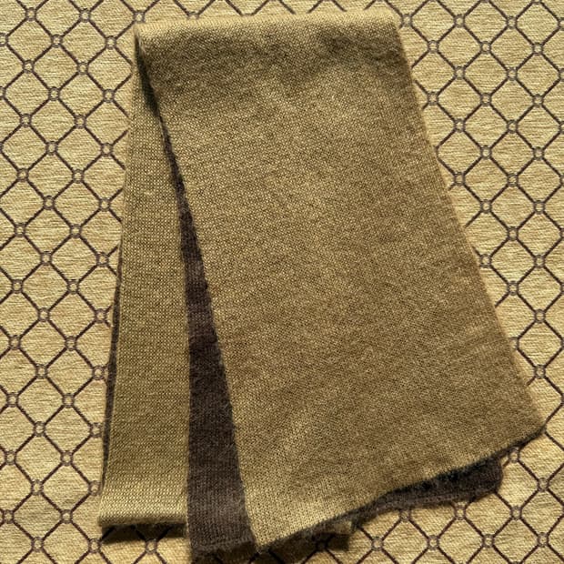 브라운 배색 머플러