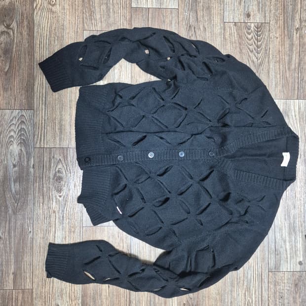 스테판쿡 22fw 슬래시 가디건 판매합니다.