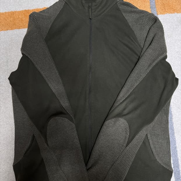 (L)포스트아카이프팩션 7.0 플리스 자켓 올리브 그린 팝니다!