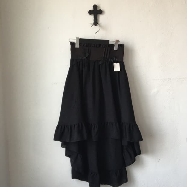 Ribbon trimming unbalanced skirt