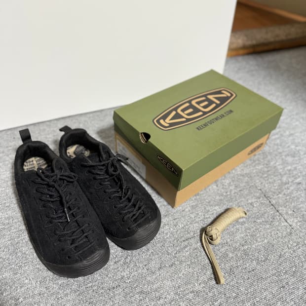 킨 KEEN 블랙 스웨이드 스니커즈 250