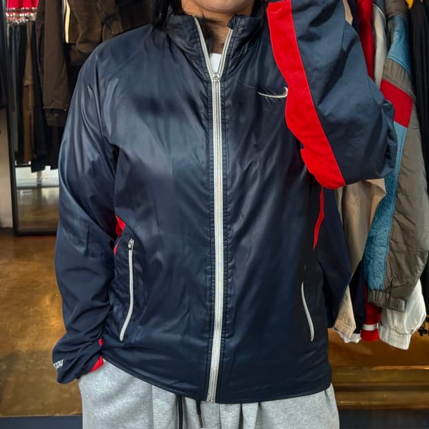 나이키 스우시 네이비 바람막이