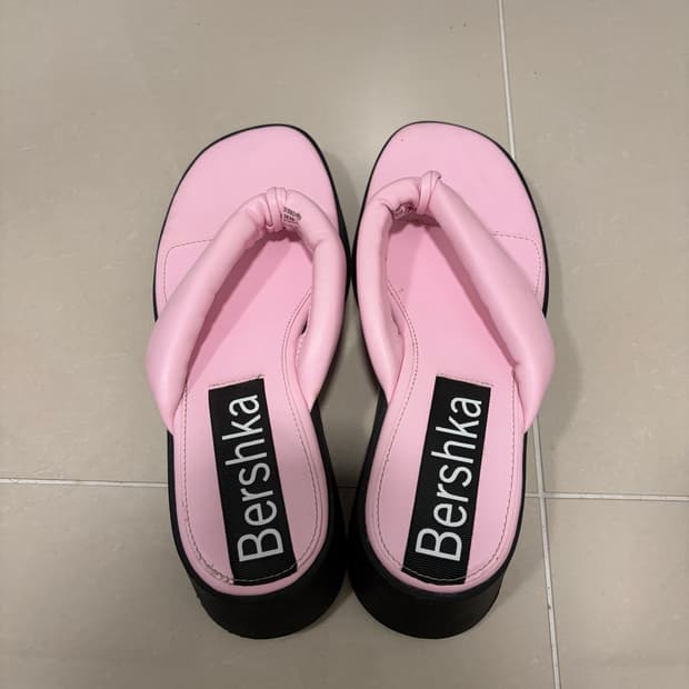 Bershka 핑크 샌들
