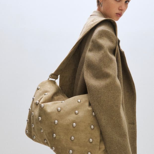 플리즈프로젝트 스터드 스웨이드 메신저백 샌드