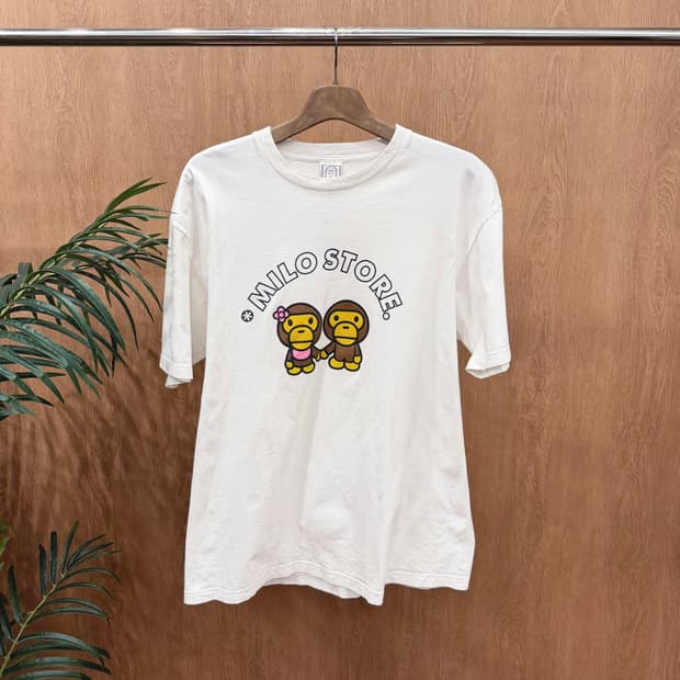 베이프 코튼 반팔 티셔츠 캐릭터 레터링 프린팅 라운드넥 디테일 화이트